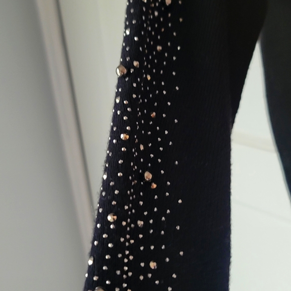 Sweater - Picture 1 of 2